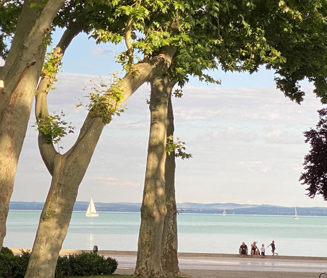 Blaha Rooms Balatonfured Bagian luar foto